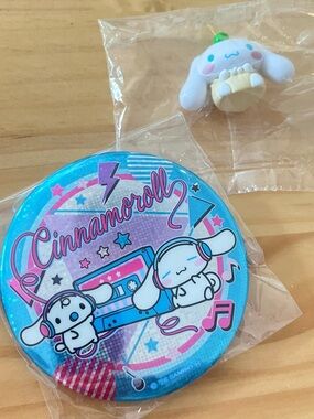 Japan Exclusive!🇯🇵Sanrio Cinnamoroll Light Blue Retro Pin Button & Mini Figure